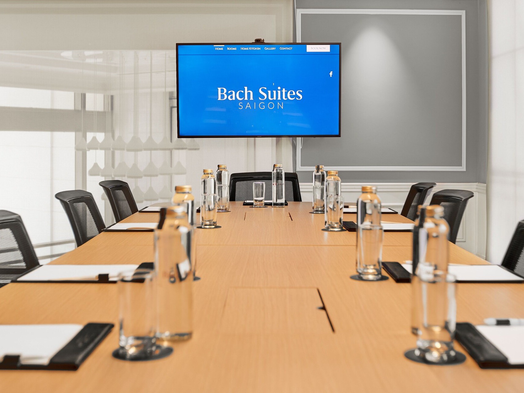 Bạch Suites Saigon operations and service